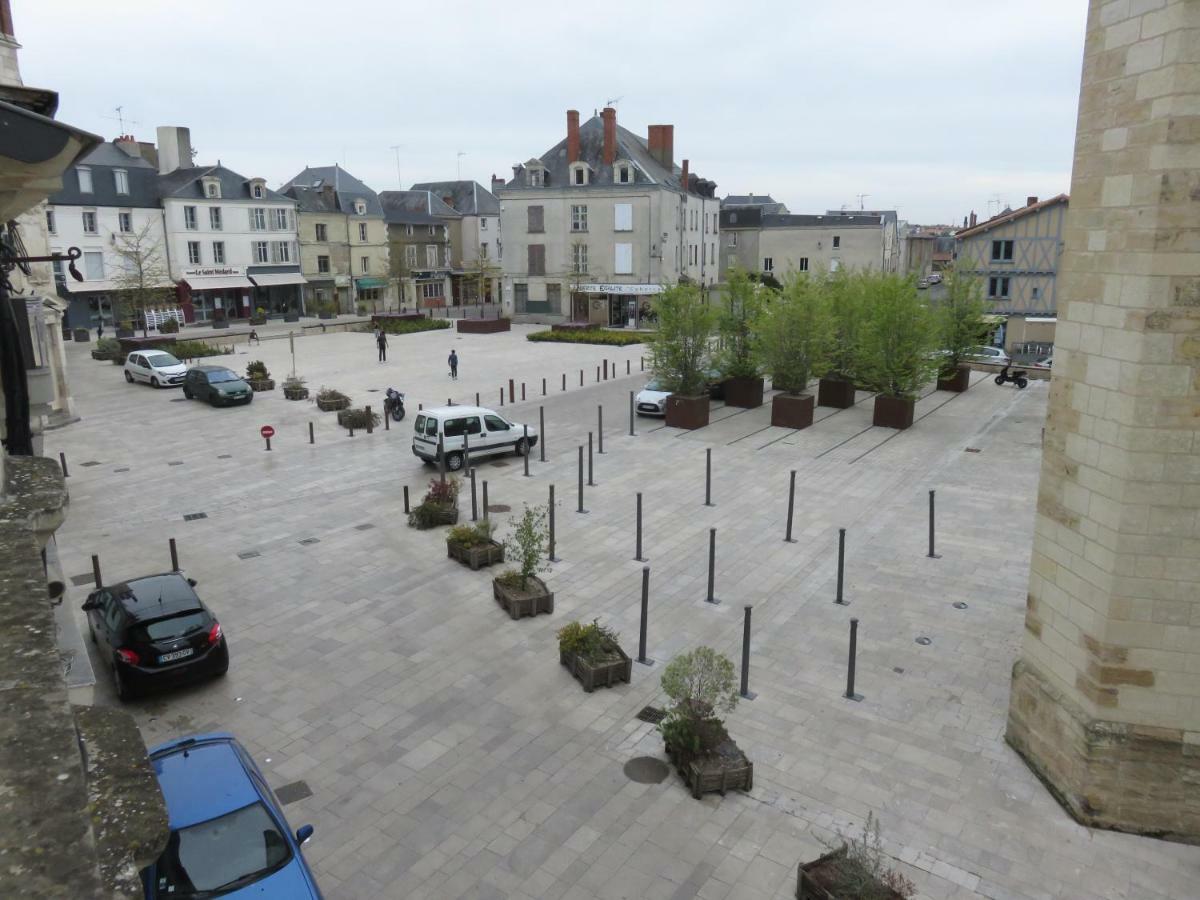 Grand Appartement Chaleureux Thouars Luaran gambar