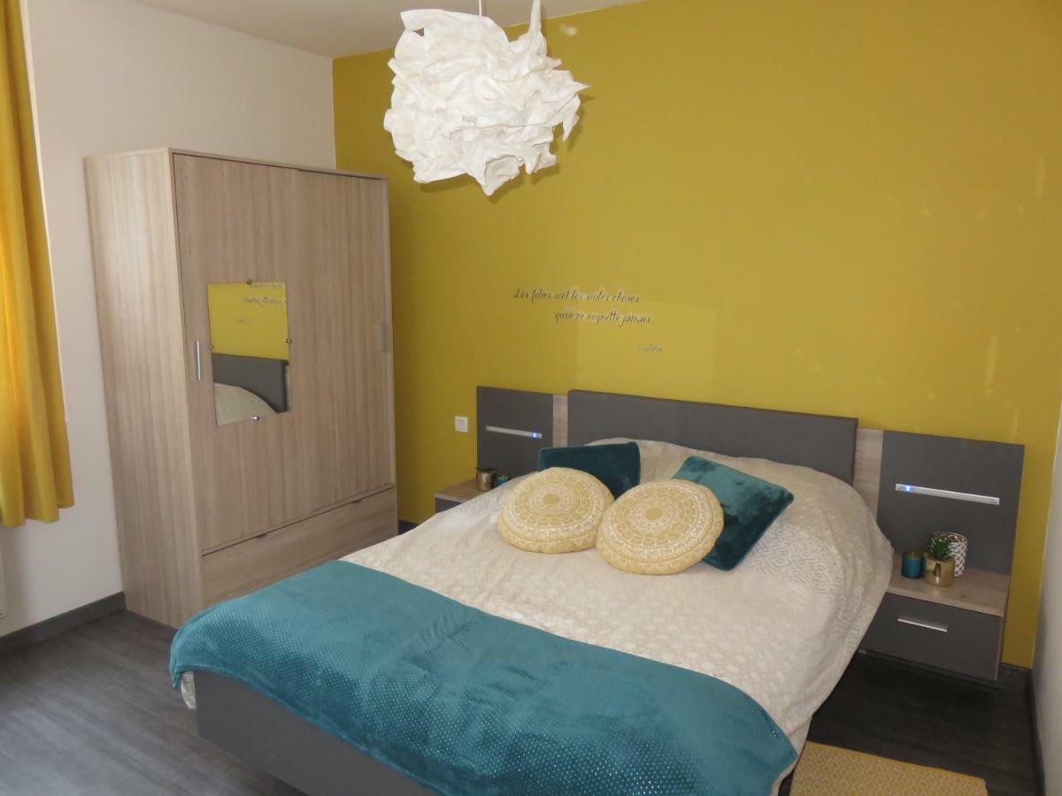 Grand Appartement Chaleureux Thouars Luaran gambar